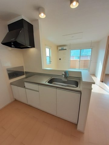 キッチン　コンパクトなキッチンで掃除もラクラク