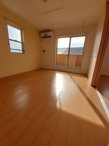 居室・リビング　こちらの居間で趣味の時間をお楽しみください