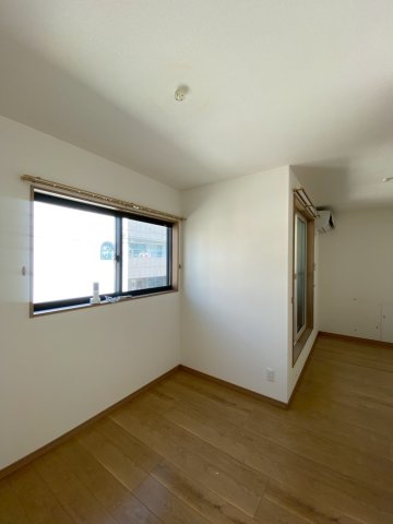 居室・リビング　コンパクトで使いやすい洋室です