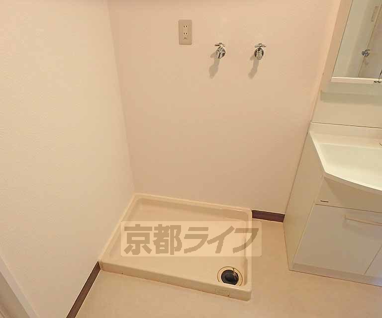 その他設備　洗濯機置き場は脱衣場にあります。