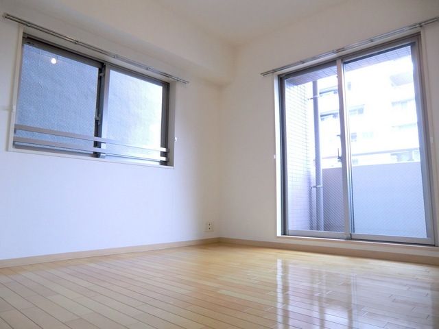 その他部屋・スペース　★２面採光の明るいリビング★