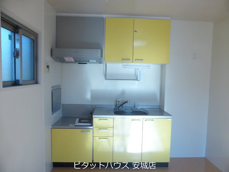 キッチン　同物件別部屋