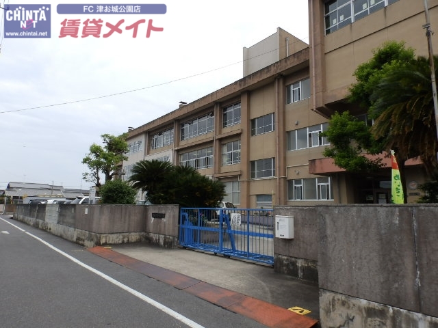 小学校　津市立育生小学校（小学校）まで1300m