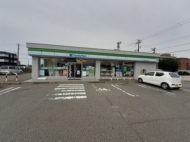 コンビニ　ファミリーマート県立大学前店（コンビニ）まで290m