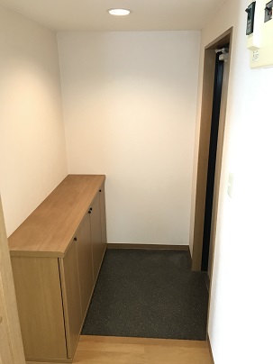 玄関　※同タイプ別室参考写真