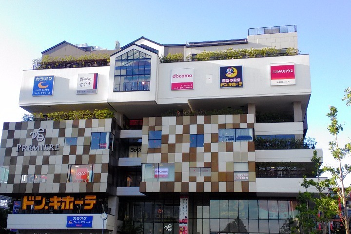 コンビニ　セブンイレブンプレミアヨコハマ店（コンビニ）まで141m