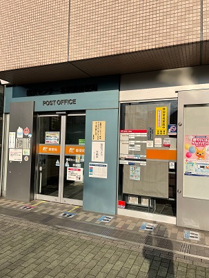 郵便局　横浜センター北駅前郵便局（郵便局）まで359m