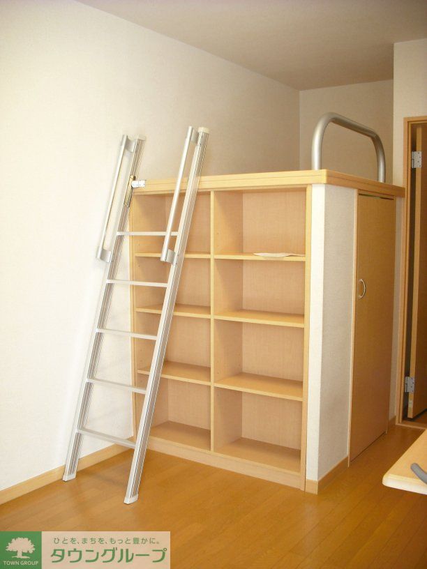 その他部屋・スペース　造り付ベッドの下は大容量の収納スペース照明付き