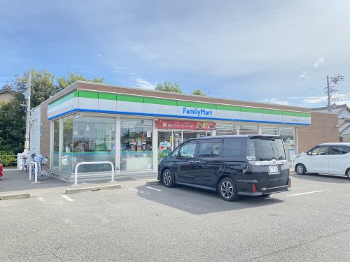 コンビニ　ファミリーマート稲沢稲島東店（コンビニ）まで655m