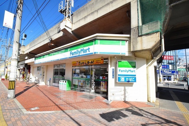 コンビニ　ファミリーマート　八戸ノ里駅東（コンビニ）まで313m