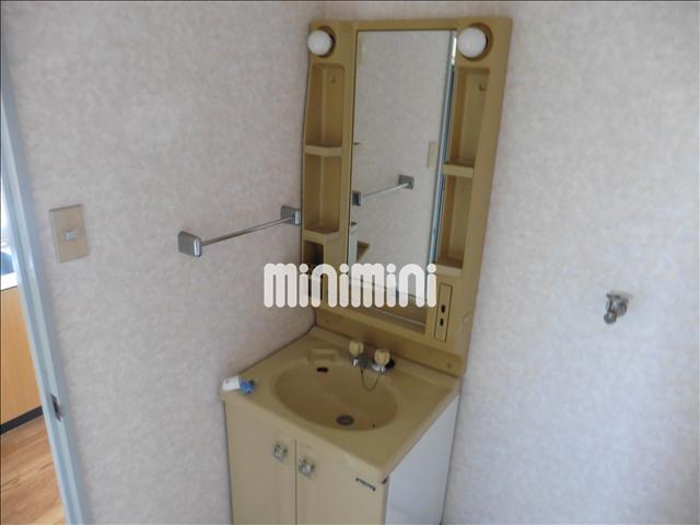 洗面設備　忙しい朝に嬉しい独立洗面台付きです