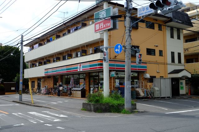 コンビニ　セブンイレブン（コンビニ）まで190m