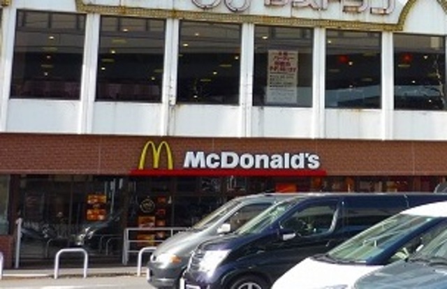 飲食店　マクドナルドハタプラザ店（飲食店）まで828m