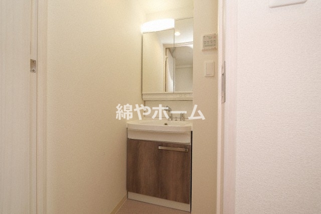 洗面設備　独立洗面台です