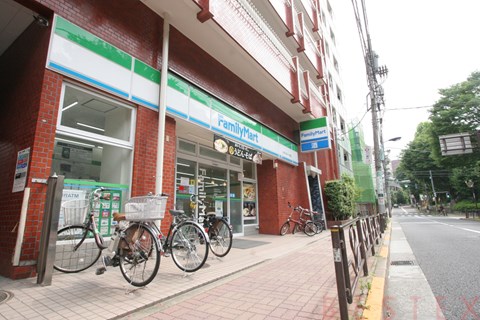 コンビニ　ファミリーマート小石川ゆたて坂店（コンビニ）まで154m