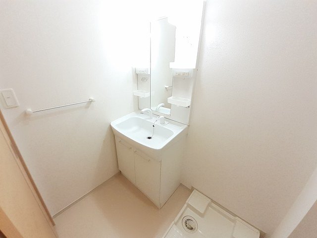 洗面設備　コンパクトで使いやすい洗面所