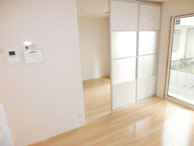 その他部屋・スペース　リビングと洋室はスクリーンで仕切れます！