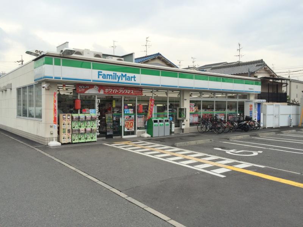 コンビニ　ファミリーマート 門真宮前町店（コンビニ）まで401m