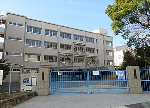 中学校　神戸市立垂水中学校（中学校）まで1944m