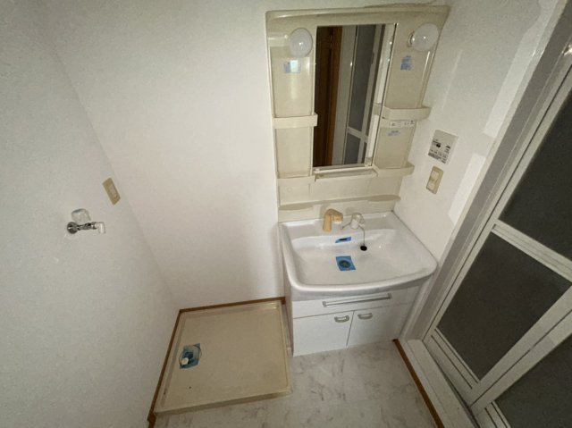 洗面設備　＊他号室参考写真