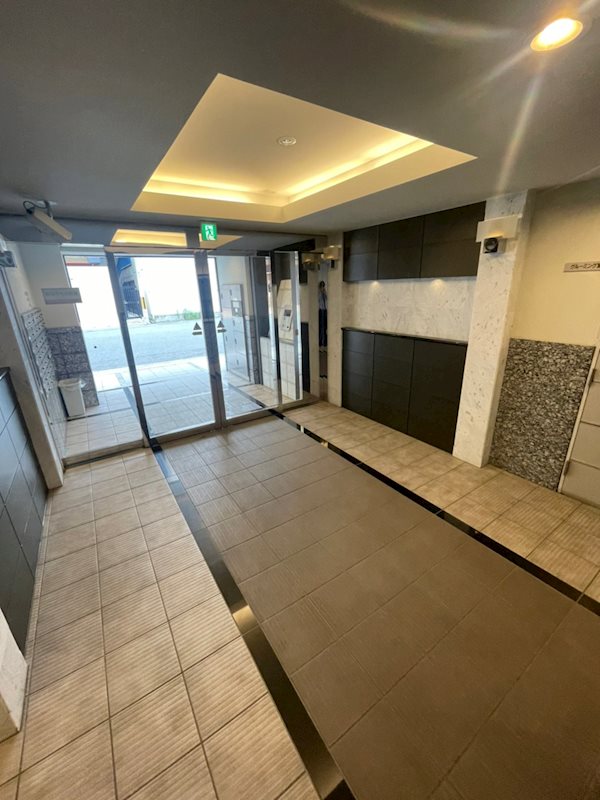 ロビー　落ち着いた雰囲気の外観です