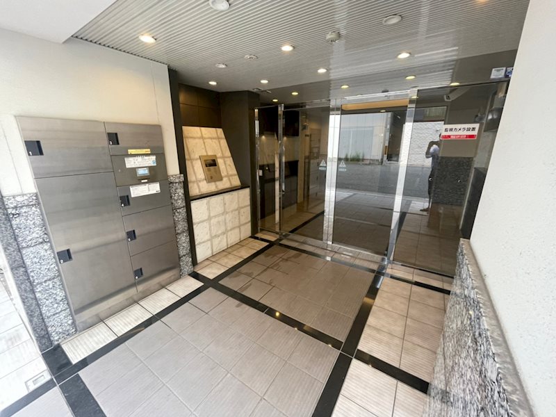 エントランス　外観は落ち着いています