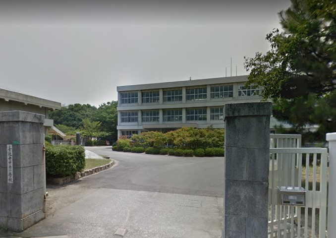 小学校　中央小学校（小学校）まで354m