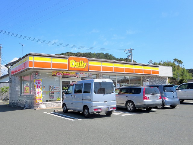 コンビニ　デイリーヤマザキ（コンビニ）まで720m