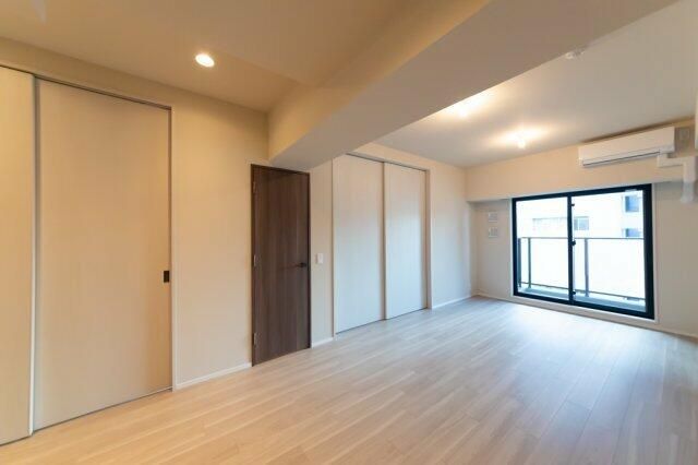 居室・リビング　写真は同タイプ住居です。