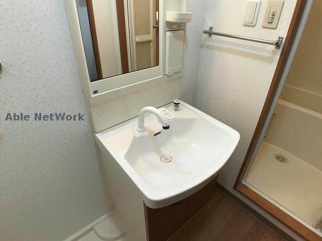 洗面設備　※同物件別部屋の写真です。