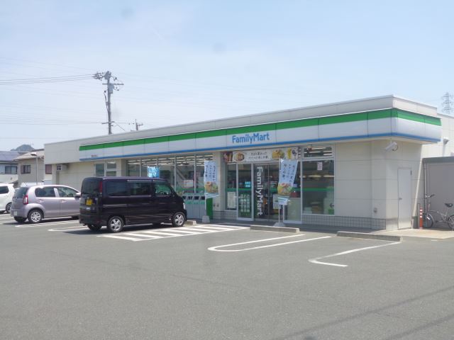 コンビニ　ファミリーマート（コンビニ）まで440m