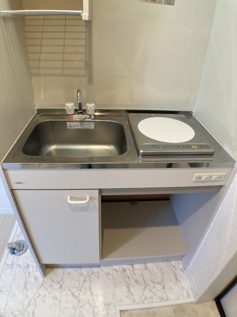 キッチン　※補修前の参考画像の為、設備等は現況優先。