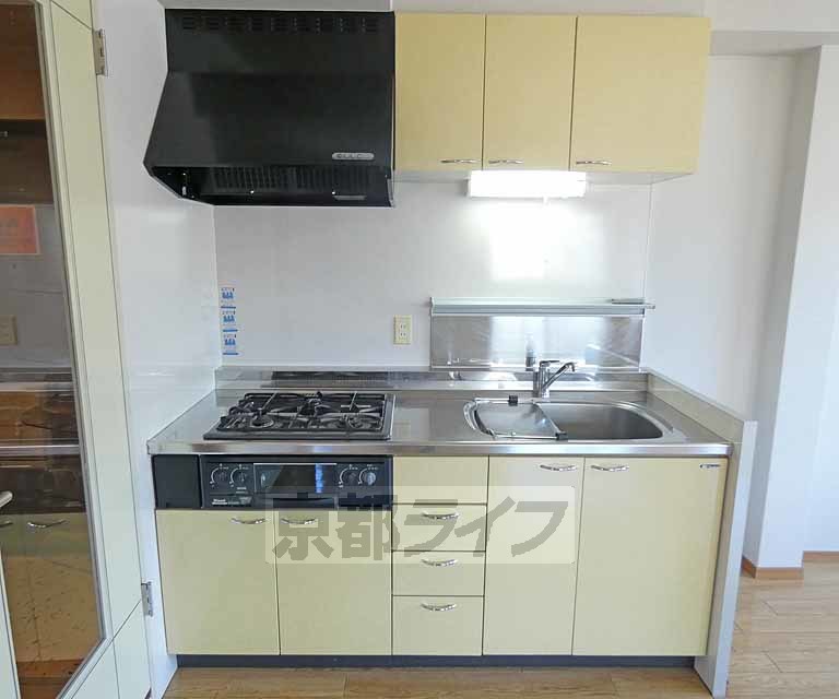 キッチン　３口付きシステムキッチン