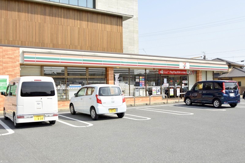 コンビニ　セブンイレブン広島海田中店店（コンビニ）まで80m