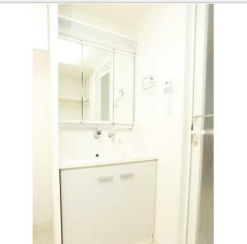 洗面設備　写真は同タイプ住戸です。