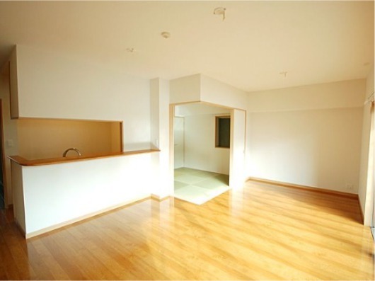居室・リビング　家具の配置がしやすいお部屋ですね