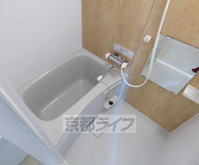 バス・シャワールーム　清潔感あるバスルーム