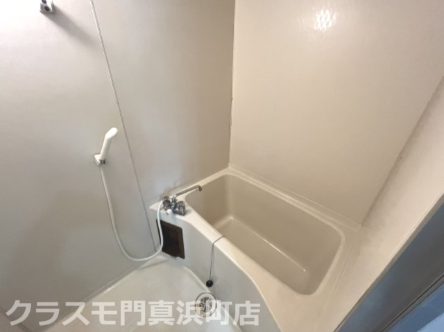バス・シャワールーム　イメージとして同マンション他部屋を表示しています
