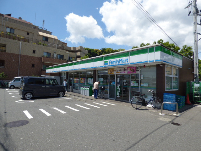 コンビニ　ファミリーマート油屋横浜八景島店（コンビニ）まで610m