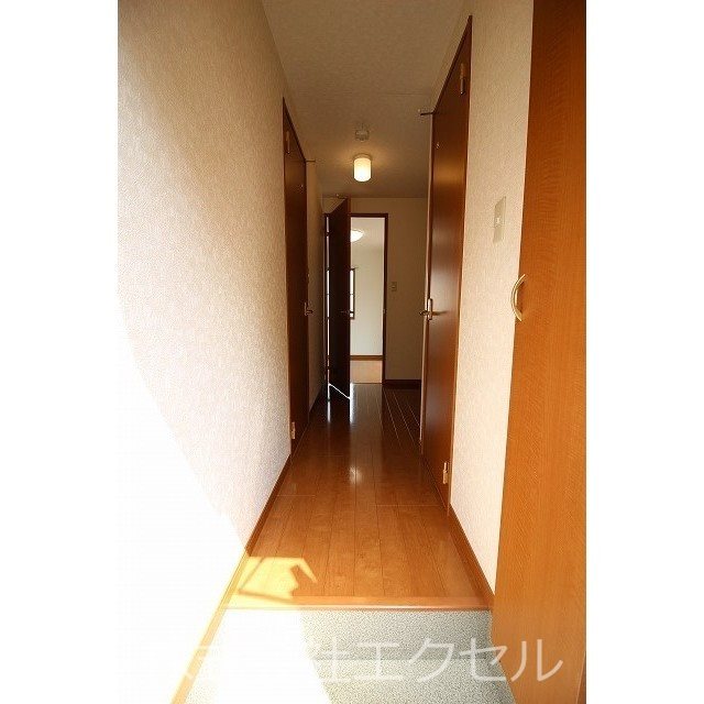 玄関　シューズボックス付きの玄関になります。