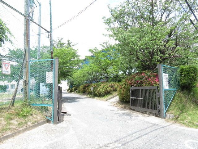 高校・高専　伊勢学園高等学校（高校・高専）まで1200m