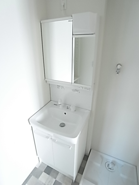 洗面設備　コンパクトで使いやすい洗面所