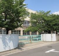 小学校　堺市立東浅香山小学校（小学校）まで592m