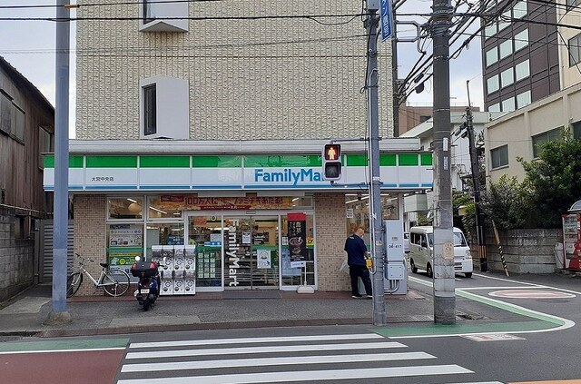 コンビニ　ファミリーマート　大宮中央店（コンビニ）まで650m