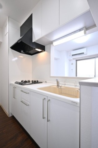 キッチン　同タイプ、別部屋のお写真です