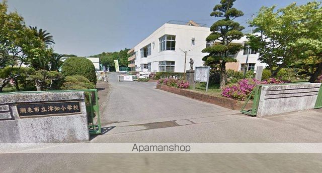 小学校　潮来市立津知小学校（小学校）まで1987m