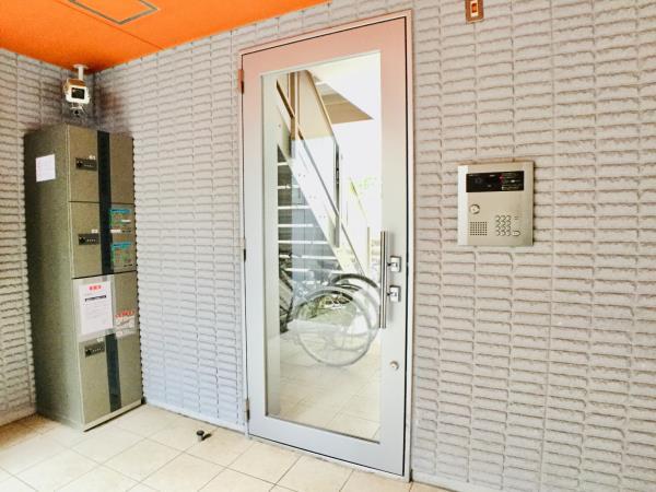 エントランス　落ち着いたエントランスです