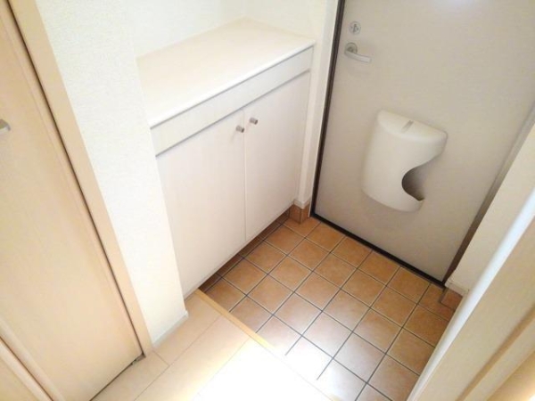 玄関　玄関にはシューズボックス付いてます