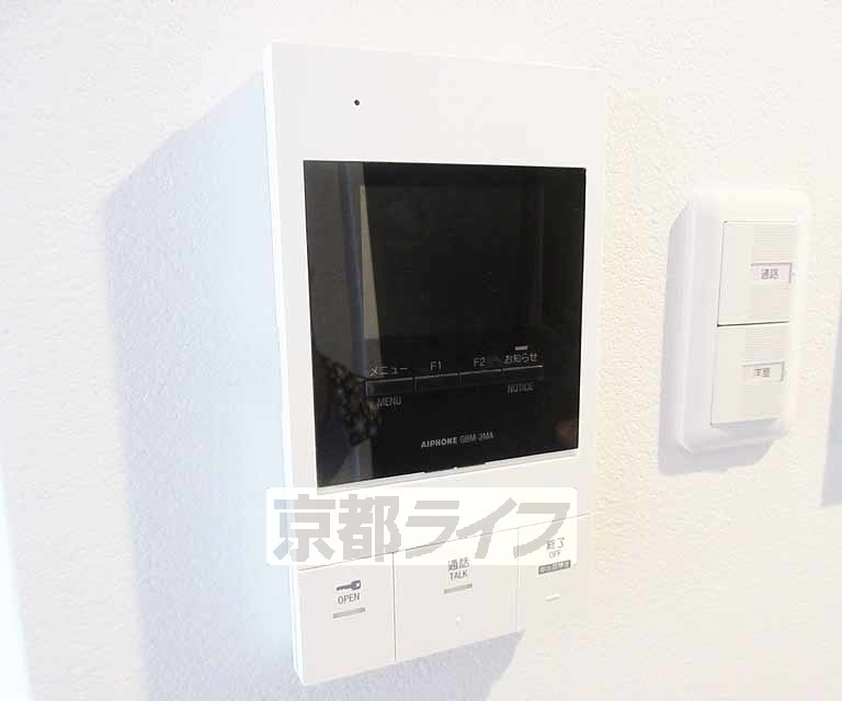 セキュリティ　モニター付きで安心のインターホンです。