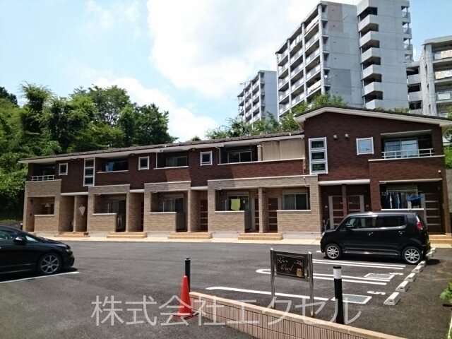 建物外観　京王堀之内駅徒歩９分で通勤通学便利なお部屋です。